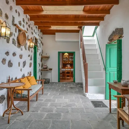 בית נופש Tamia *